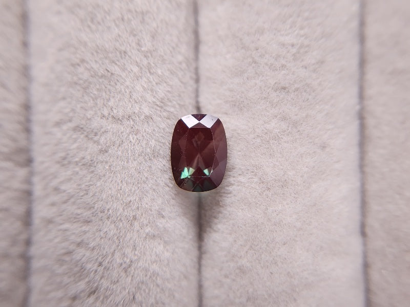 0504-8　バイカラーアンデシン　0.83ct