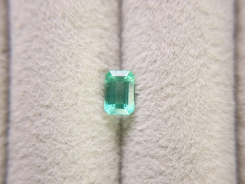EM-7　エメラルド(ザンビア産)　0.59ct