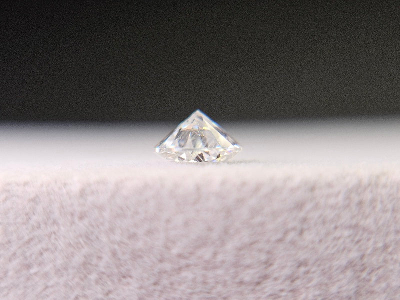 MOI-8　合成モアッサナイト　0.46ct