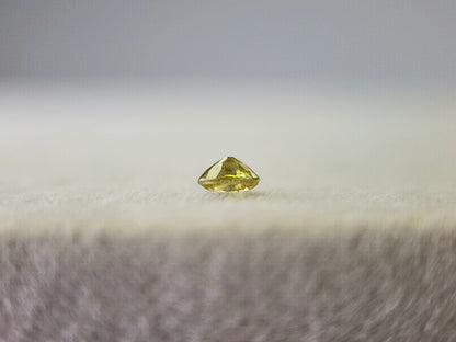 0932-1-9　スフェーン　0.12ct