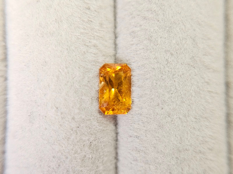 CLN-1　クリノヒューマイト　0.92ct