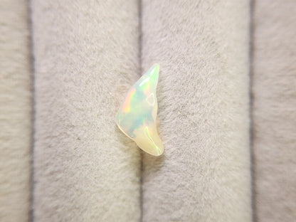 0914-10　さざれオパール（穴あき）　0.92ct