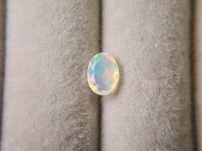 0909-2-9　オパール　0.38ct