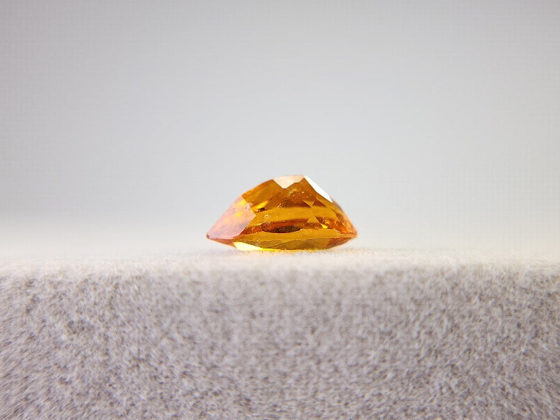 0218-2　クリノヒューマイト　1.06ct