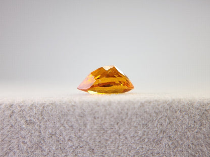 0218-2　クリノヒューマイト　1.06ct