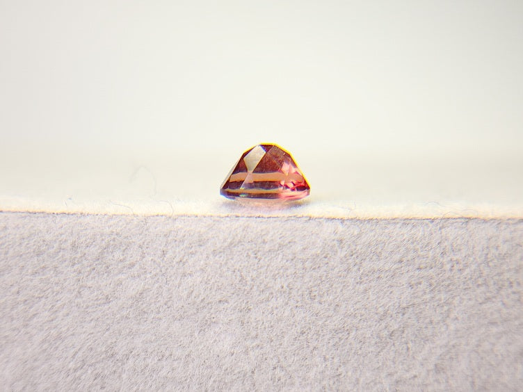 0152-1-16　バイカラーアンデシン　0.53ct