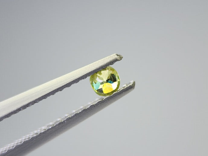 0932-1-8　スフェーン　0.12ct