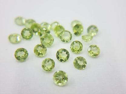 LTE-PE-3　【リトル東洋ルース】ペリドット　合計3.08ct[写真の宝石すべて]