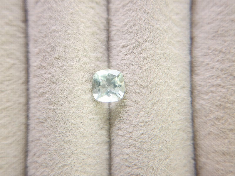 gBE-3　グリーンベリル　0.88ct