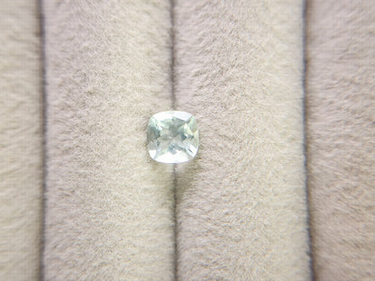gBE-3　グリーンベリル　0.88ct