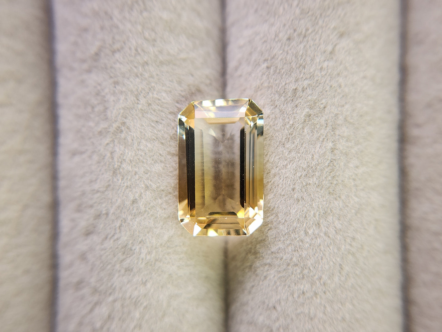 0365-4-7　バイカラーシトリン　2.81ct