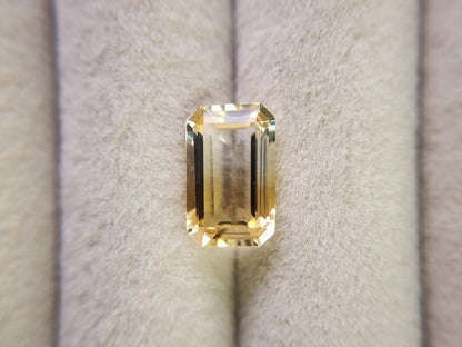 0365-4-7　バイカラーシトリン　2.81ct