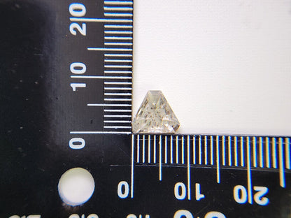【期間限定】10/18まで　ルチルインスキャポライト　1.57ct　15