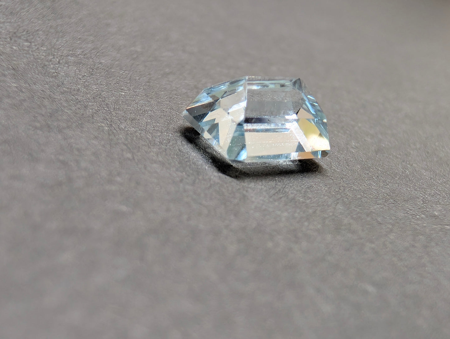 0084  バイカラートパーズ 3.56ct