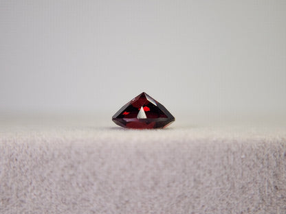 0910-5-13　ガーネット　2.22ct