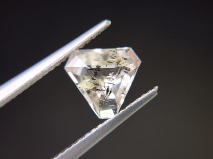 【期間限定】10/18まで　ルチルインスキャポライト　1.57ct　15