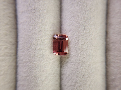 0151-2-14　バイカラーアンデシン　0.92ct