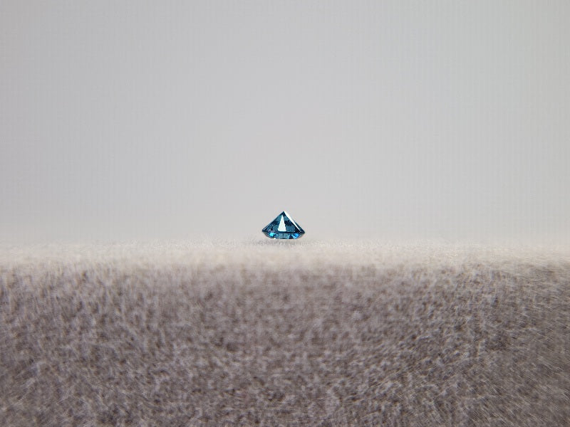 0015-3-10　ブルーダイヤモンド(トリートメント)　0.03ct