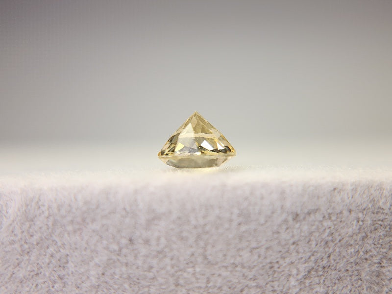 0091-11　イエローラブラドライト　0.80ct