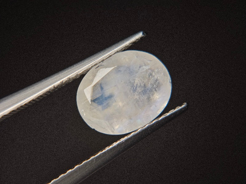 blMO-5　虹入り！ブルームーンストーン　2.50ct
