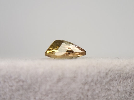 0644-17-1　ゾイサイト　0.38ct