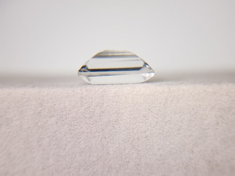 SUI-19　水晶　6.87ct