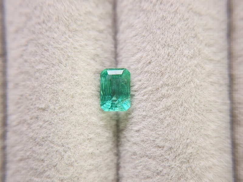 EM-6　エメラルド(ザンビア産)　0.61ct