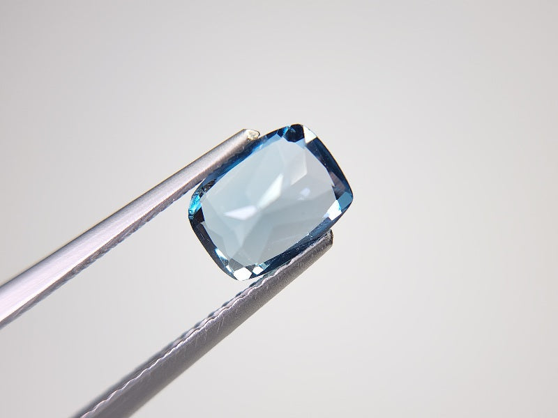 0931-14　ロンドンブルートパーズ（欠けあり）　1.58ct