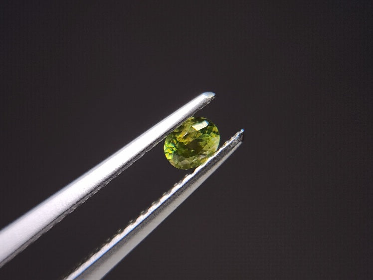 0932-1-11　スフェーン　0.12ct