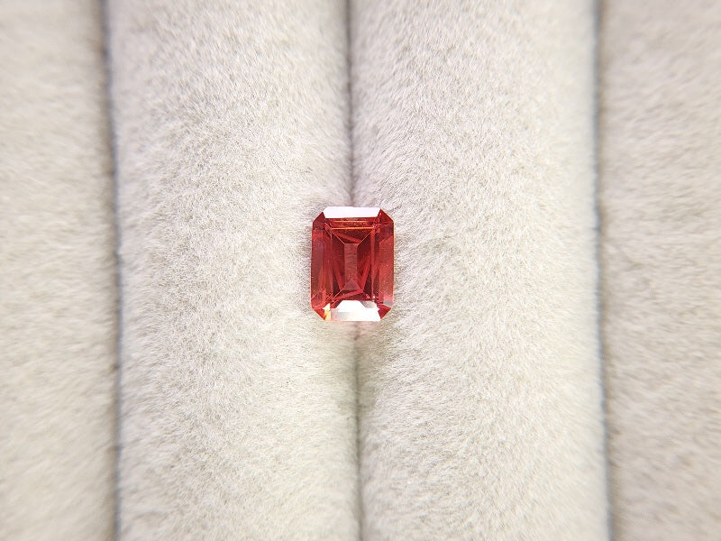 0151-2-9　バイカラーアンデシン　1.03ct