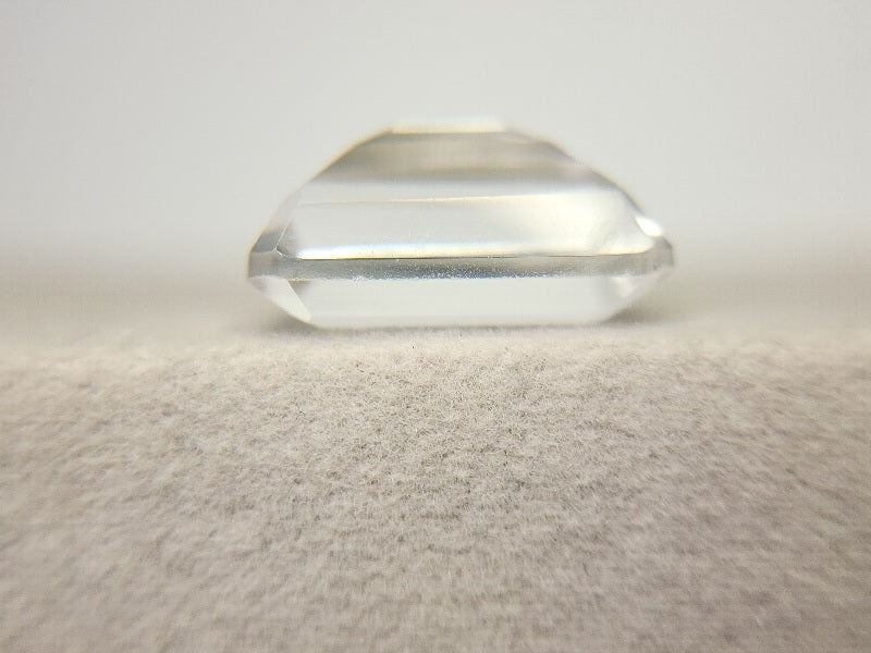 SUI-18　水晶　7.42ct