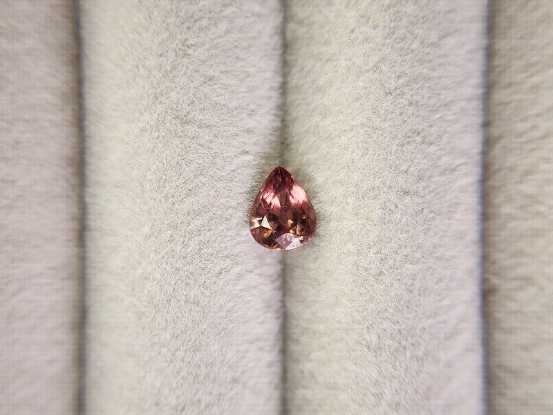 ccGA-1　カラーチェンジガーネット　0.86ct
