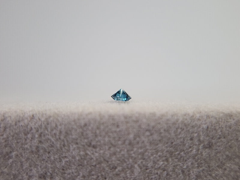 0015-3-8　ブルーダイヤモンド(トリートメント)　0.03ct