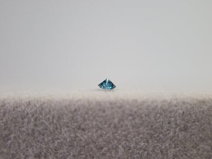 0015-3-8　ブルーダイヤモンド(トリートメント)　0.03ct