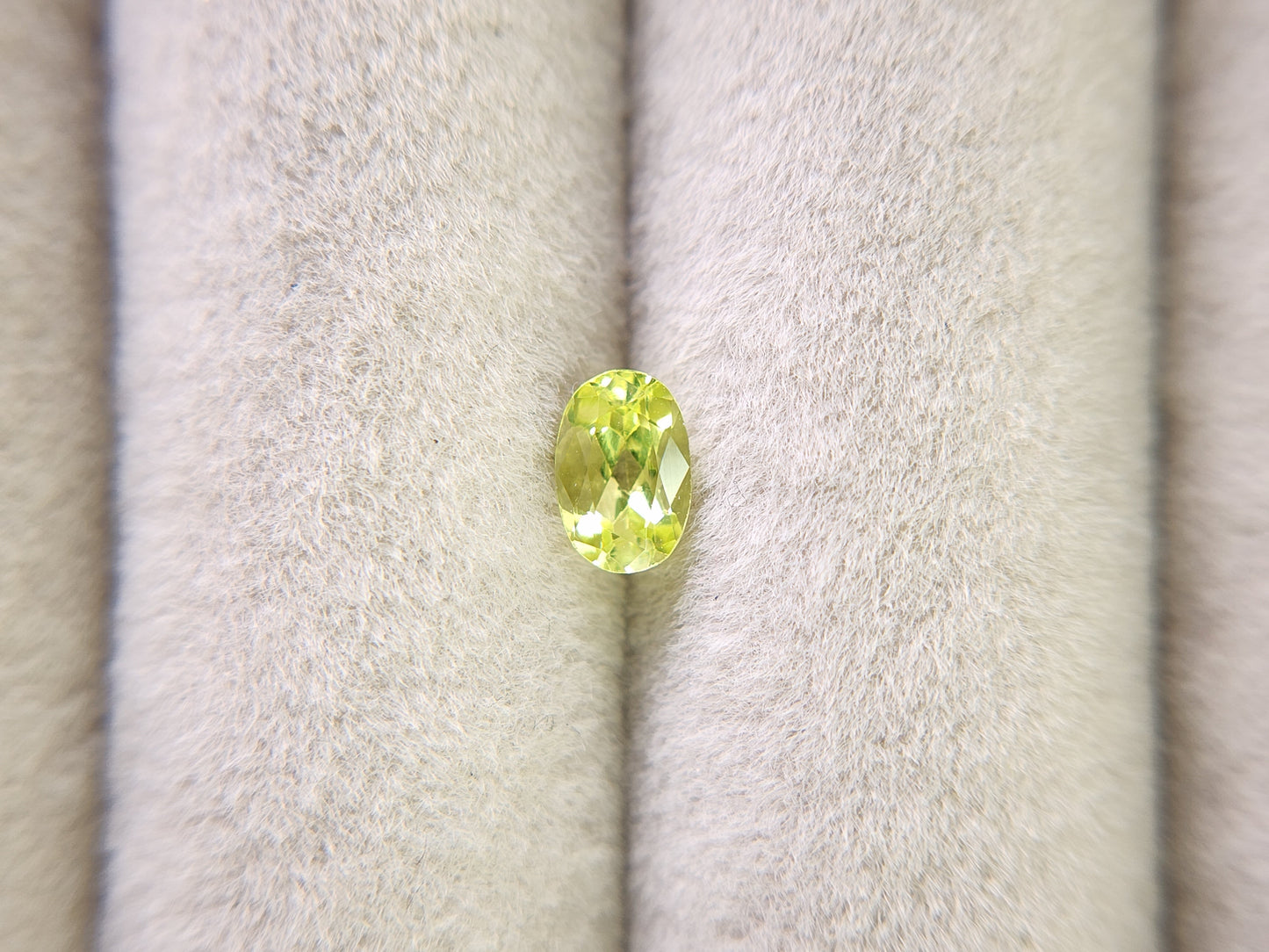 0928-1　パロットクリソベリル　0.55ct