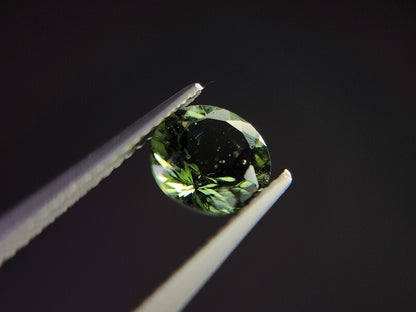 0560-1　モルダバイト　0.97ct