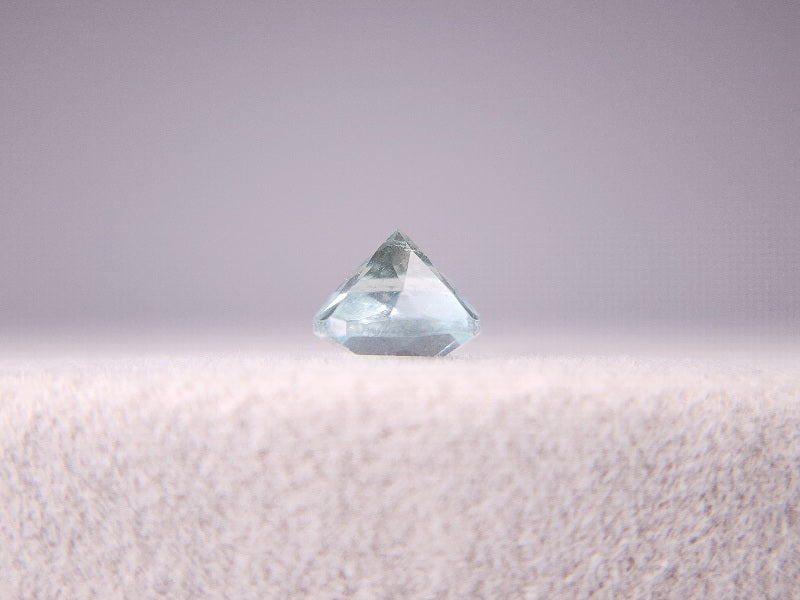 gBE-1　グリーンベリル　0.99ct