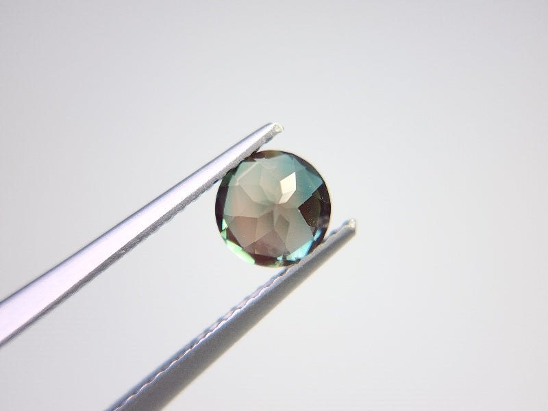 0504-11　バイカラーアンデシン　0.81ct