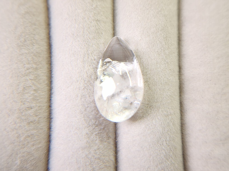 0887-6　クォーツインクォーツ　10.95ct