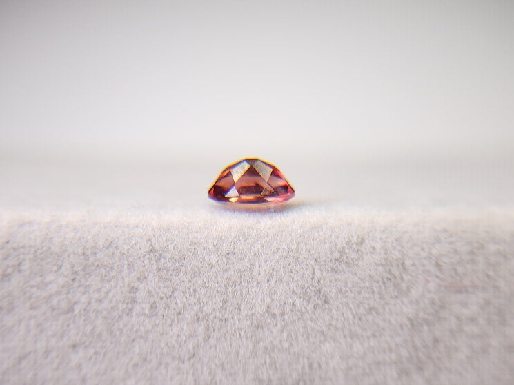 0152-1-7　バイカラーアンデシン　0.44ct