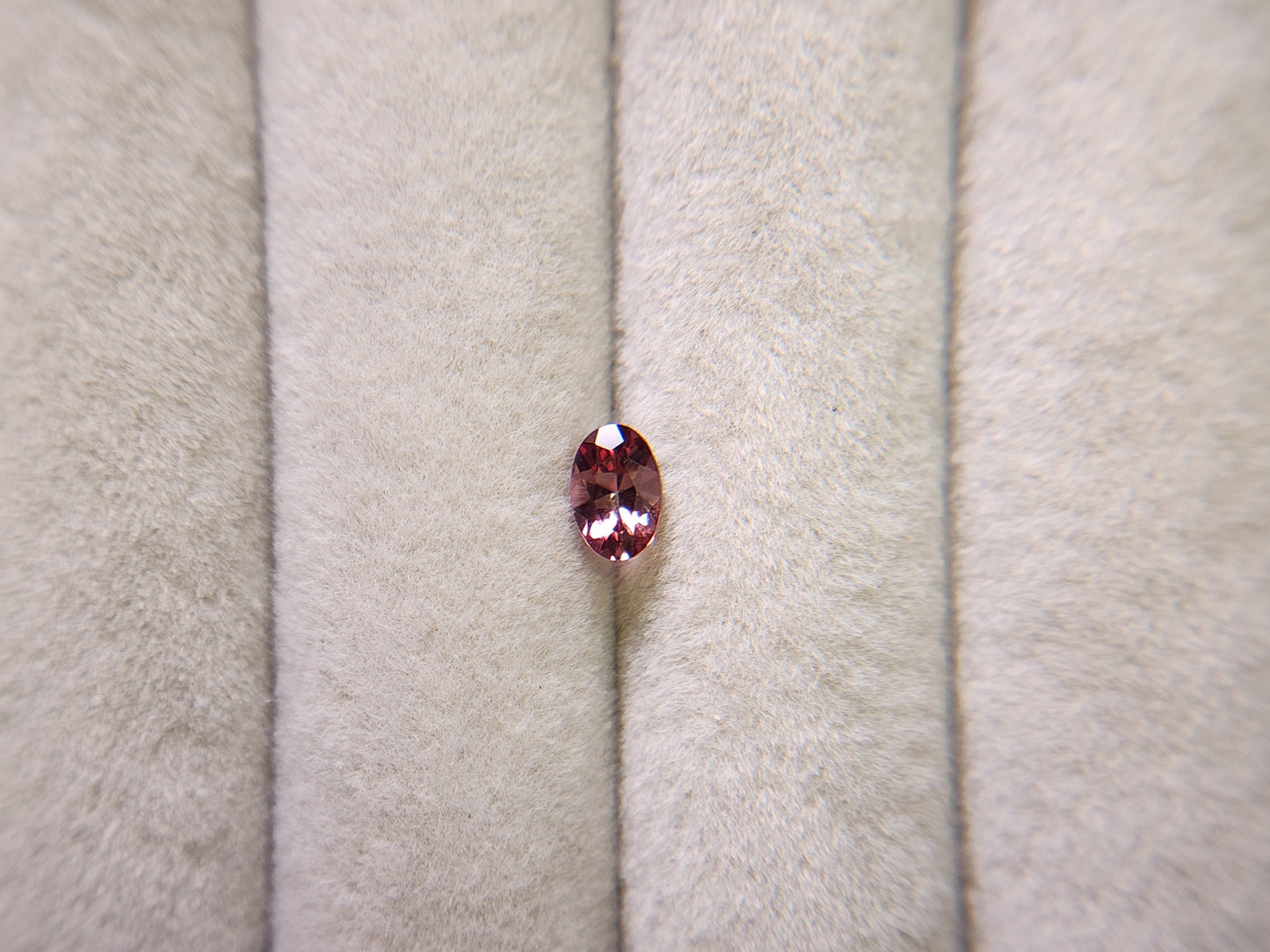 0152-3-7　バイカラーアンデシン　0.42ct