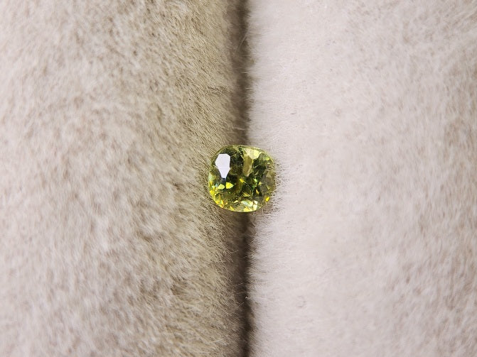 0932-1-8　スフェーン　0.12ct