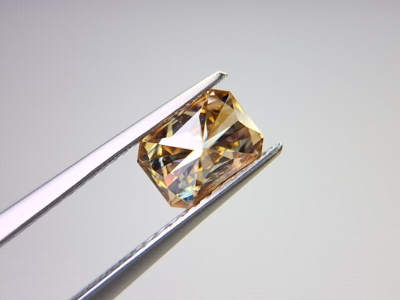 brMOI-4　合成ブラウンモアッサナイト　0.96ct