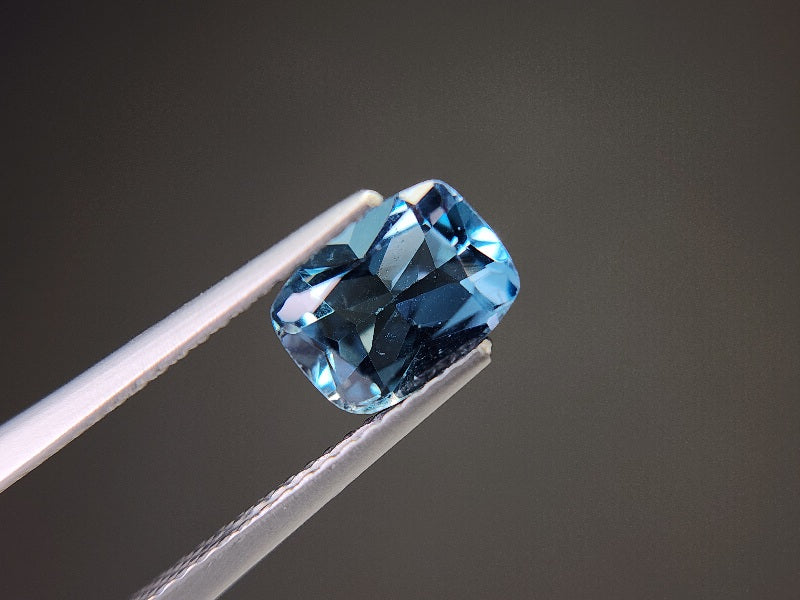 0931-14　ロンドンブルートパーズ（欠けあり）　1.58ct