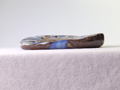 0903-3　ボルダーオパール（穴あき）　79.67ct