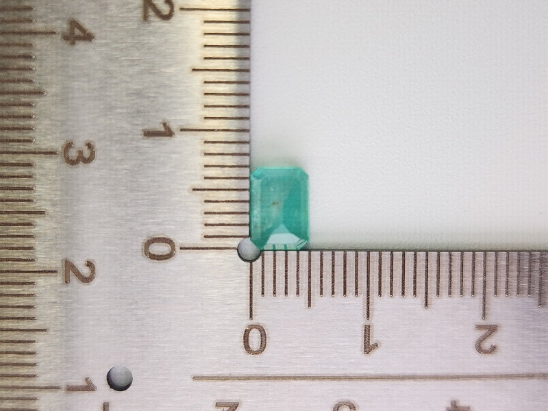 EM-9　エメラルド　1.05ct