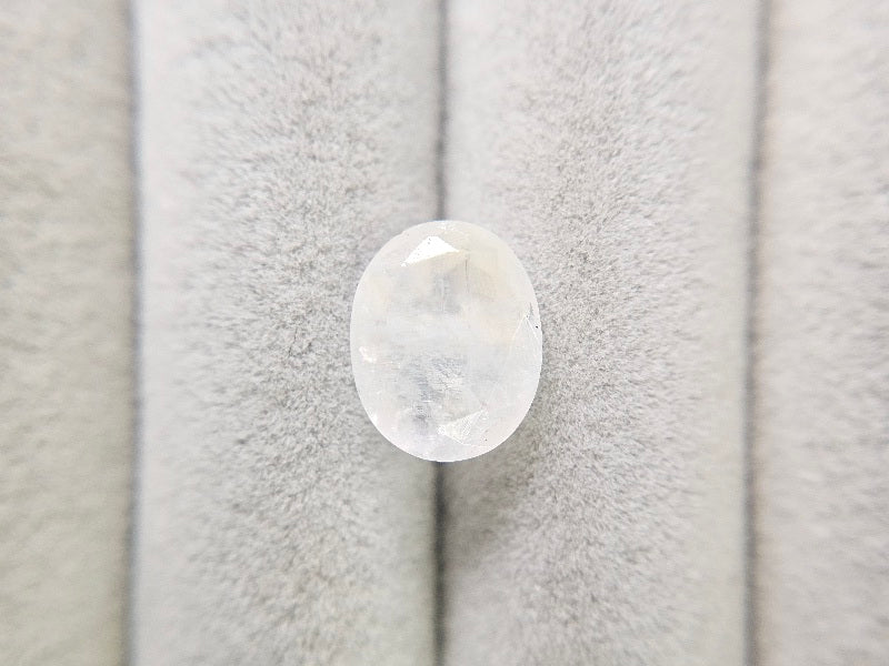 blMO-5　虹入り！ブルームーンストーン　2.50ct