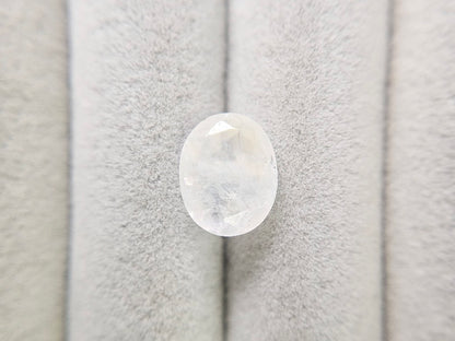blMO-5　虹入り！ブルームーンストーン　2.50ct