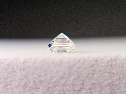 MOI-4　合成モアッサナイト　0.69ct