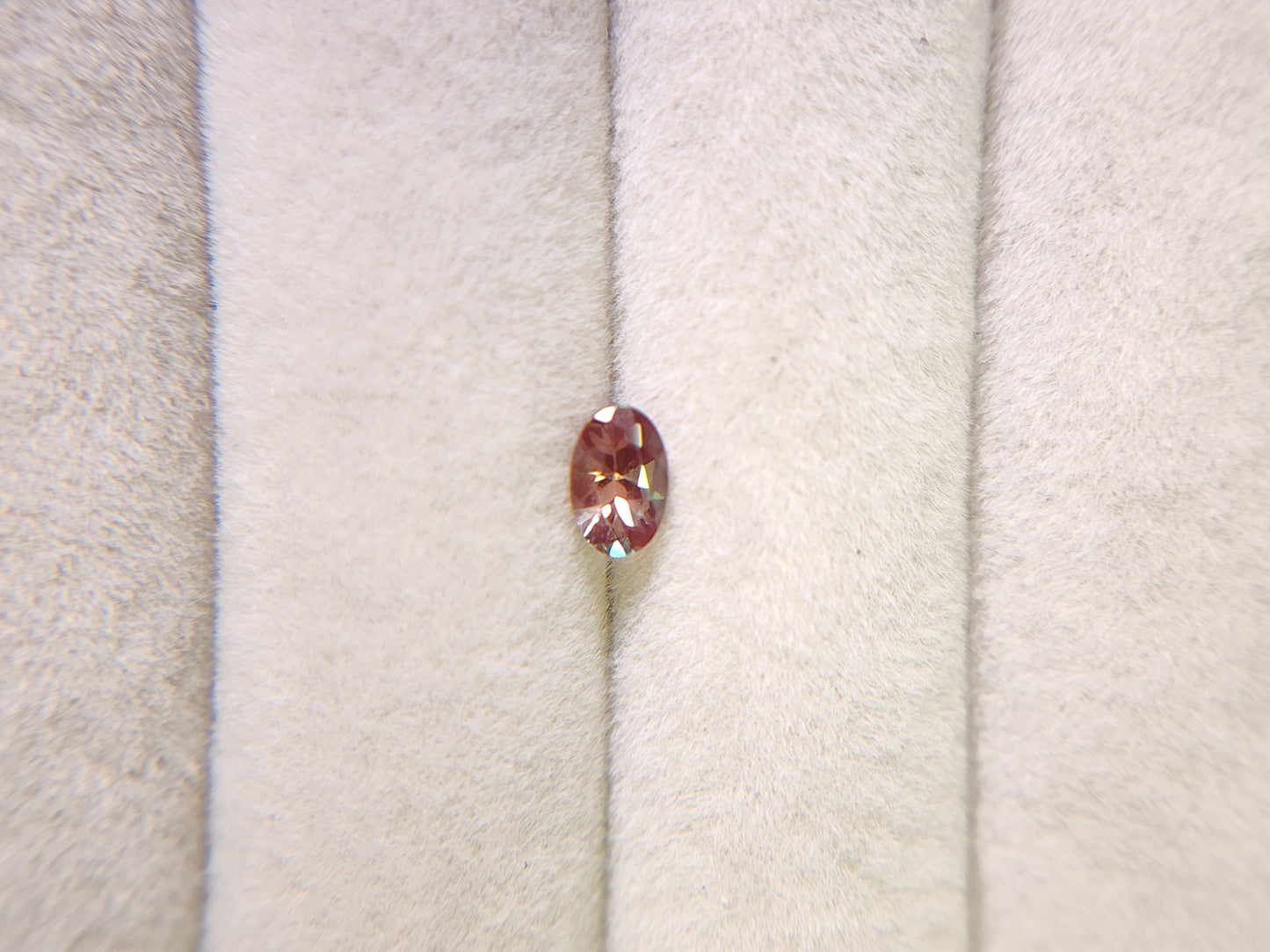 0152-3-6　バイカラーアンデシン　0.37ct